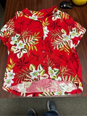 Red Floral Short-Sleeve Hawaiian Shirt - Men